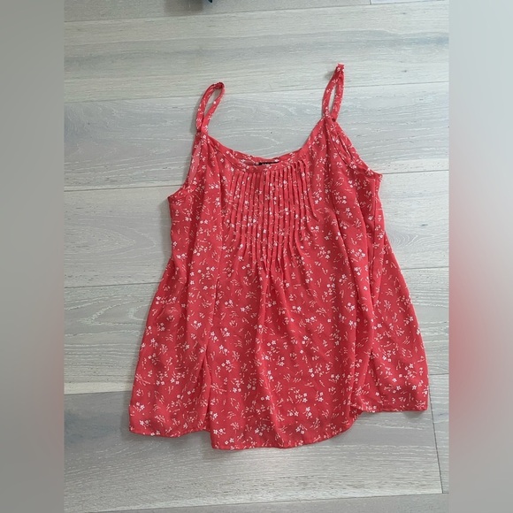 Torrid Pink and White floral pleated chiffon top size 1 - Picture 3 of 7